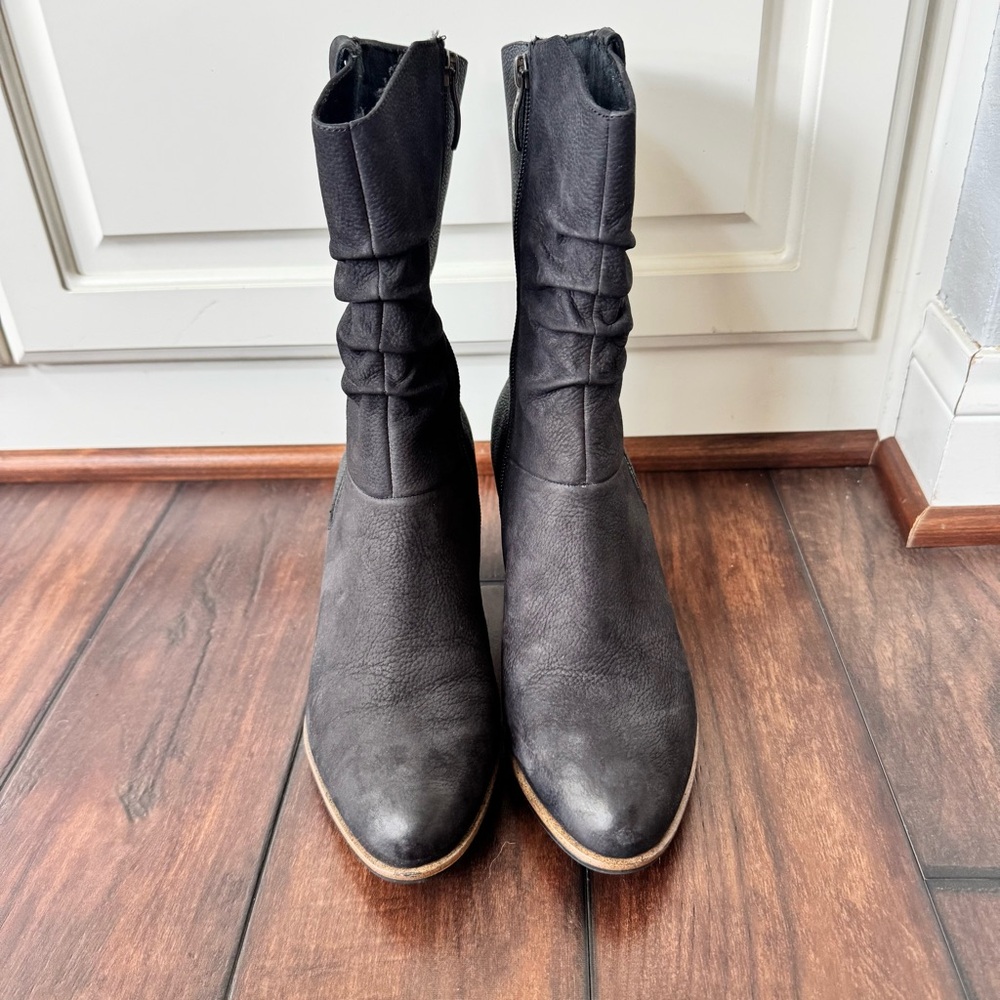 Like NEW Gorgeous Tamaris Mid Calf Black Leather Heeled Boots - Picture 3 of 9